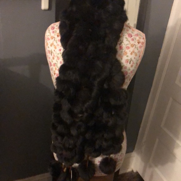 Fur Pom Pom scarf - Picture 4 of 9